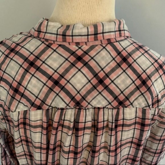 Last chance! 
LOFT pink plaid cotton blend popover button down - Picture 7 of 9